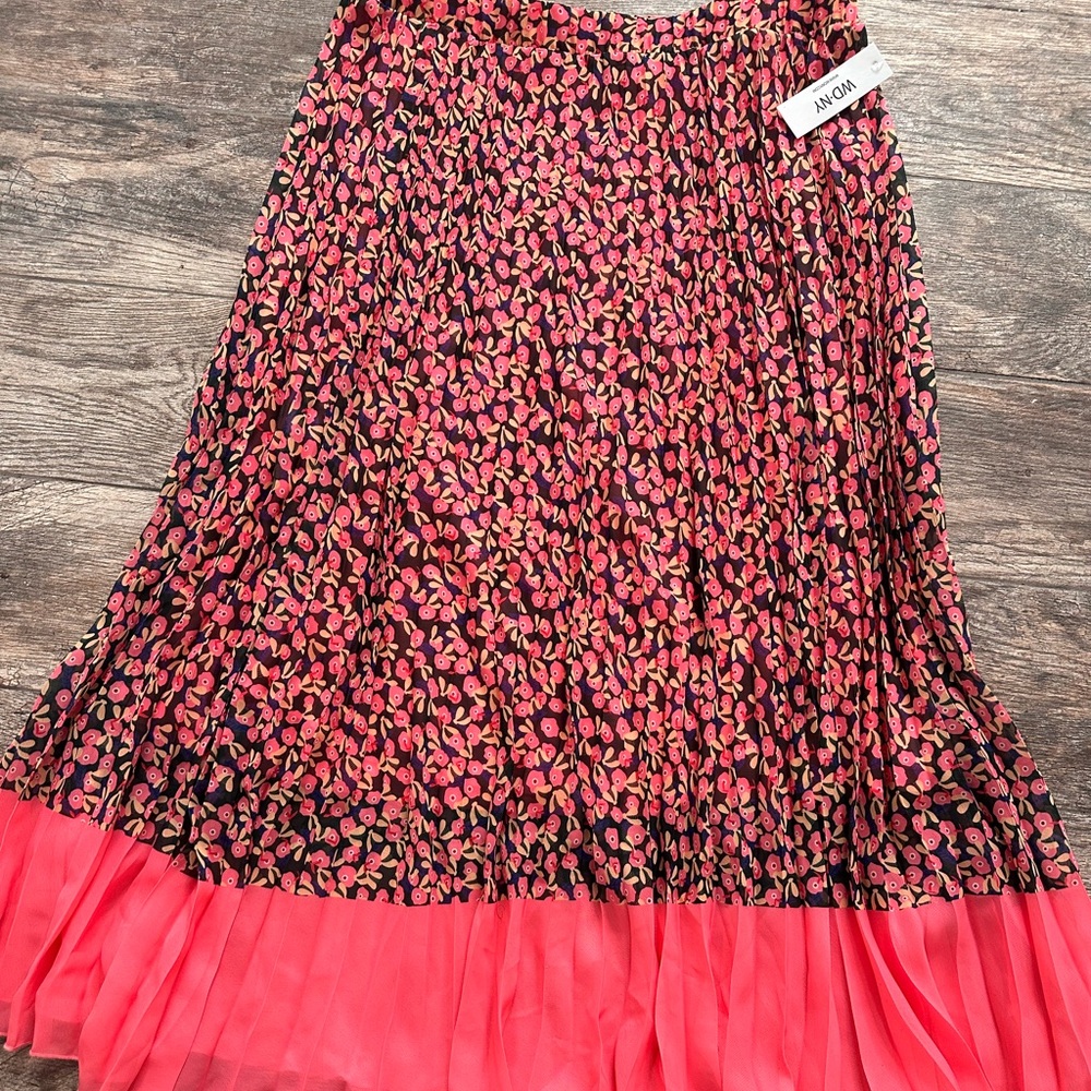 Truly 4 You Abstract Print Pleated Skirt – Elastic Waist – New with Tags